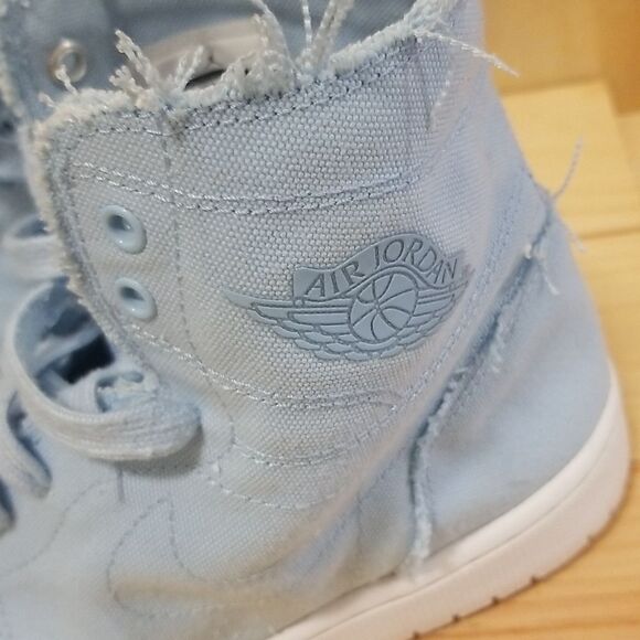 Nike Men’s Jordan 1 Retro High Lt. Blue Sneakers UNC Mens Size 9 1/2, Wmn's 11 - Picture 3 of 9